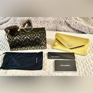 Dolce & Gabbana™ Devotion
DG4359 32148G 52 - Damasco
Glitter Black on Black